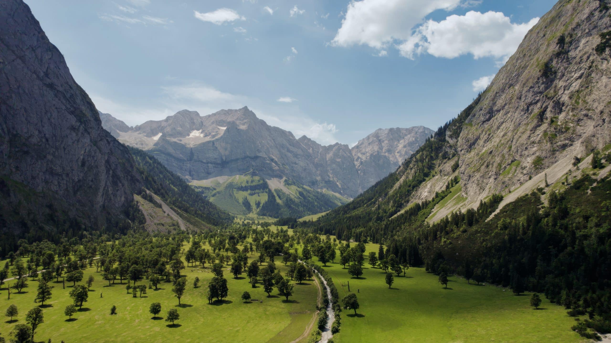 Running Via Alpina @ravirfilm-screener-01